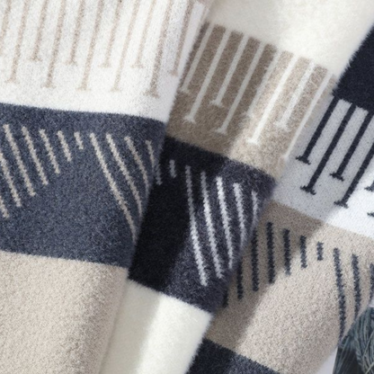 Faelan – Minimalistický Teplý Svetr z Pleteniny