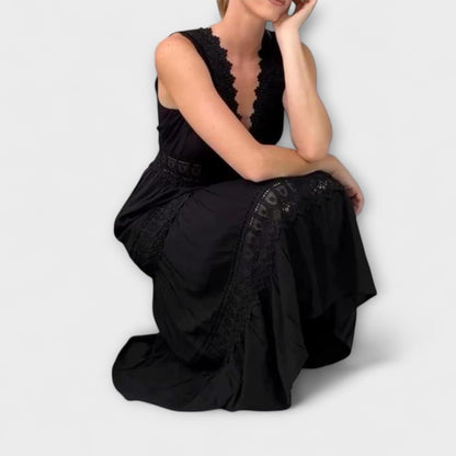 Aurélie - Elegantní krajková šaty s V výstřihem