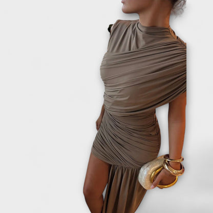 Lila - Stylové, úzké šaty s kulatým výstřihem a sklady